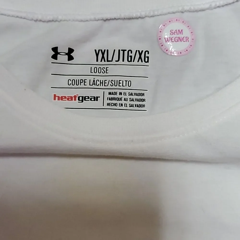 Girls Underarmour Wonder Women Heat Gear Stretchy loose fit short sleeve shirt